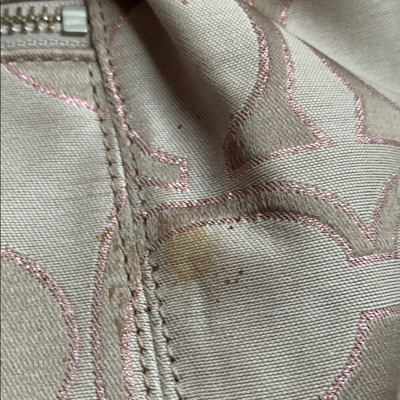 Coach handbag with detachable crossbody strap. - Picture 4 of 9